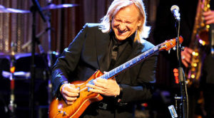 Joe Walsh Shreds An Incredible Guitar Solo—Leaves Everyone Absolutley Speechless!