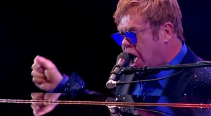 Elton John Stops Concert Dead In Its Tracks, Refuses To Play Another Note When This Goes Wrong