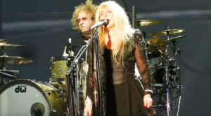 Stevie Nicks Covers Led Zeppelin’s “Rock N’ Roll” And Leaves This Crowd With Their Jaws On The Floor