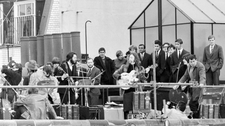 The Beatles perform a rooftop concert at Apple Headquarters, 3 Saville Row London on 30th January 1969. | I Love Classic Rock Videos