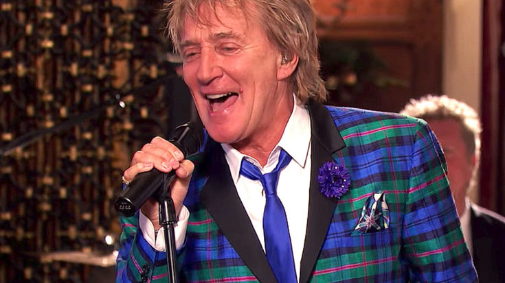 Rod Stewart Is The Definition Of Smooth As He Rings In The New Year With “Auld Lang Syne” | I Love Classic Rock Videos