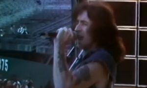 1979 Oakland: AC/DC Performs “Live Wire” In Oakland Coliseum