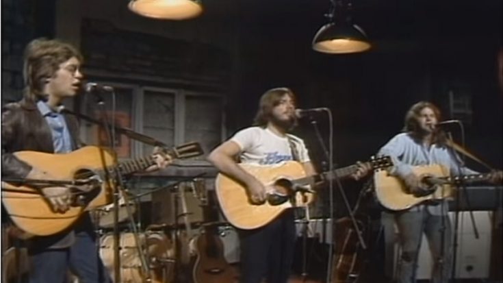 1975: America Delivers An Outstanding ‘A Horse With No Name’ Live | I Love Classic Rock Videos