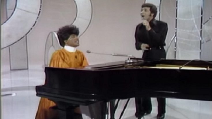 “Two Legends Collide: Watch Tom Jones and Little Richard sing ‘Rip It Up'” | I Love Classic Rock Videos