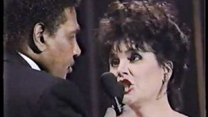 Relive Linda Ronstadt & Aaron Neville Perform ‘Don’t Know Much’