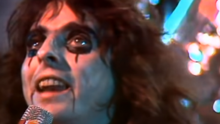 Watch Alice Cooper Breakthrough Performance Of “I’m Eighteen” In 1972 | I Love Classic Rock Videos