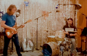 Dave Grohl Teams Up With Greg Kurstin Cover Ramones’ “Blitzkrieg Bop”