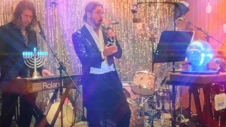Watch Dave Grohl’s Cover Of Barry Manilow’s “Copacabana” | I Love Classic Rock Videos