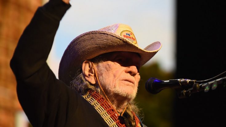 Watch Willie Nelson’s Phenomenal Live Of ” Always On My Mind” (Farm Aid 2021) | I Love Classic Rock Videos