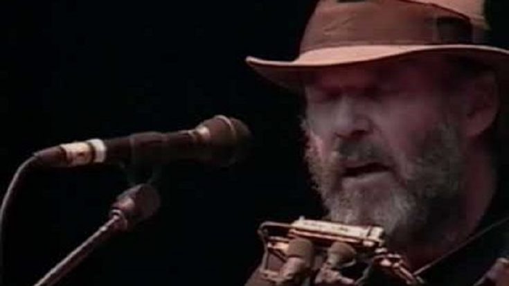 Neil Young’s 1998 “Expecting To Fly” Performance Was Pure Genius | I Love Classic Rock Videos