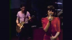 Relive Linda Ronstadt Iconic 1980 “Blue Bayou” Performance