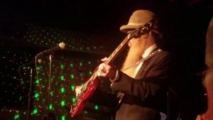 Watch Billy Gibbons One-Handed Trick