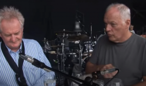 David Gilmour Enounters Street Performing Playing Pink Floyd With Glass