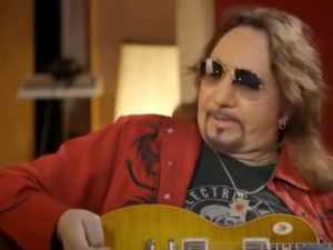 Watch Ace Frehley’s Guitar Moves In Previously Deleted Video