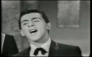 Let Frankie Valli’s Voice Amaze You With “Big Girls Don’t Cry” In 1962