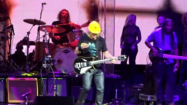 Watch Joe Walsh Tell You What’s Good With “Life’s Been Good” Performance | I Love Classic Rock Videos