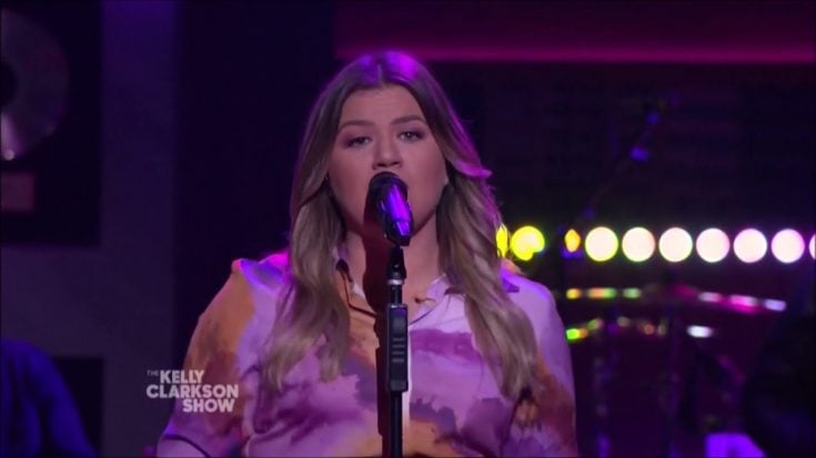 Watch Kelly Clarkson Cover “I Won’t Back Down” by Tom Petty | I Love Classic Rock Videos