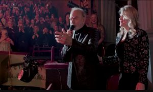 Watch Neil Diamond Stun Whole Audience With “Sweet Caroline” Performance