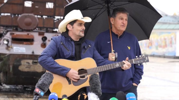 Country Star Brad Paisley Sings “Country Roads” In Kyiv, Ukraine | I Love Classic Rock Videos