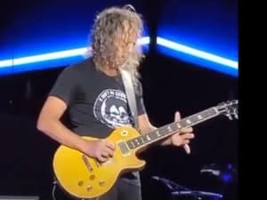 Watch Guitar Icons Make Mistakes Live