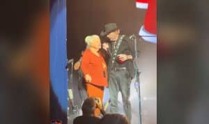 Watch Toby Keith Brings His Mom Out On Stage For Final Performance
