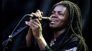 10 Tragic Facts About Tracy Chapman’s Life