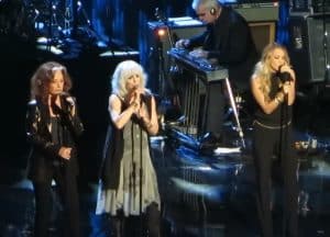 Watch Carrie Underwood Give Tribute To Linda Ronstadt With 2 Incredible Performance Of Her Hits