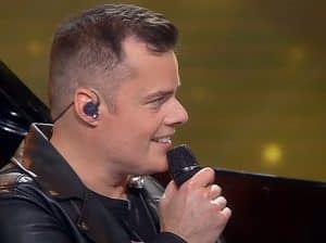 Marc Martel Stuns Chile Crowd In New “Bohemian Rhapsody” Performance