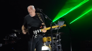 David Gilmour’s Strap Broke, And He Beats SRV In Being Smooth