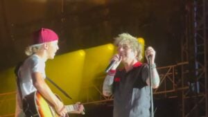 Green Day Kicks Fan From Stage For Playing An Oasis Song