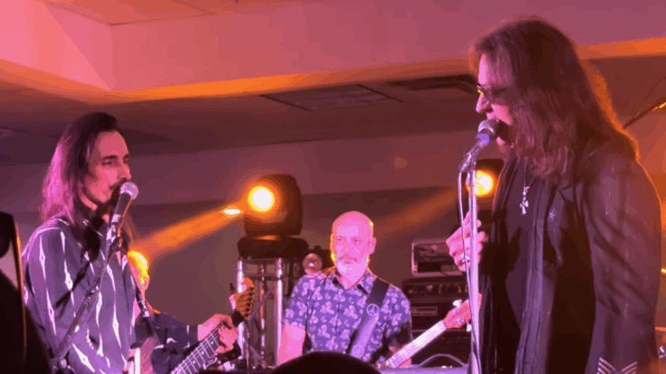 Nuno Bettencourt performing live at Turkey Jam 2025, singing and playing guitar onstage under warm lights during the tribute set.